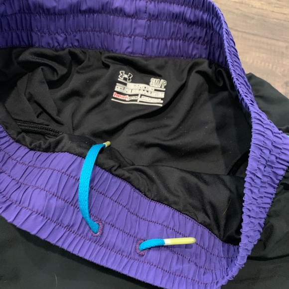 Cute Under Armour Workout Shorts (size small) - Picture 6 of 6